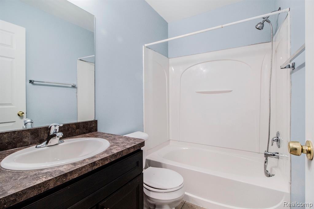 664 Lydia Lane, Pontiac, MI 48341 — Photo 10
