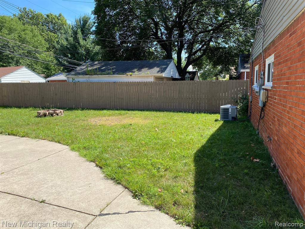 4671 MCKINLEY Street, Dearborn Heights, MI 48125 — Photo 14