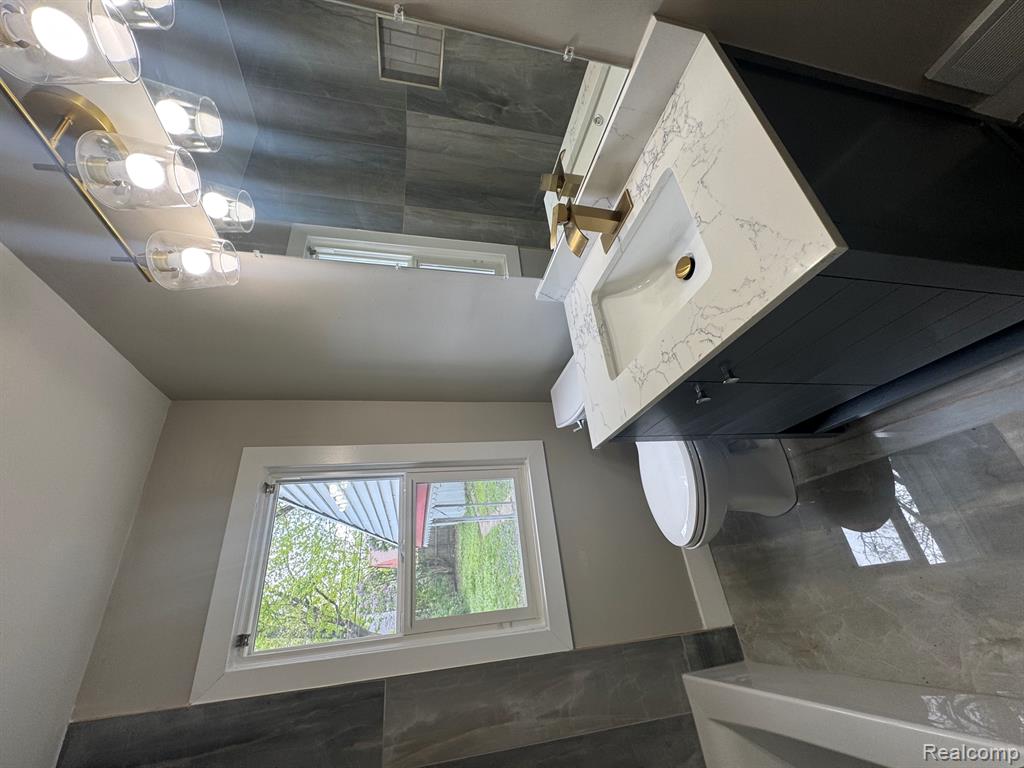 20910 Van Antwerp, Harper Woods, MI 48225 — Photo 11