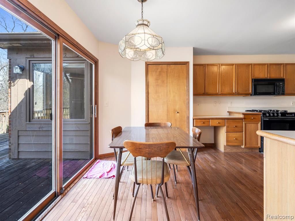 4738 MULBERRY WOODS Circle, Ann Arbor, MI 48105 — Photo 14