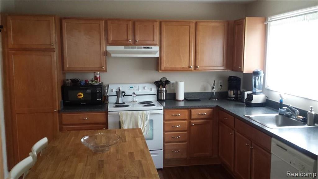 28339 Carlton Way Drive, 33, Novi, MI 48377 — Photo 11