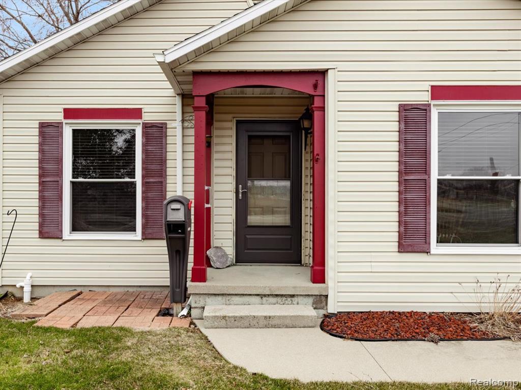 4008 Keewahdin, Fort Gratiot, MI 48059 — Photo 3