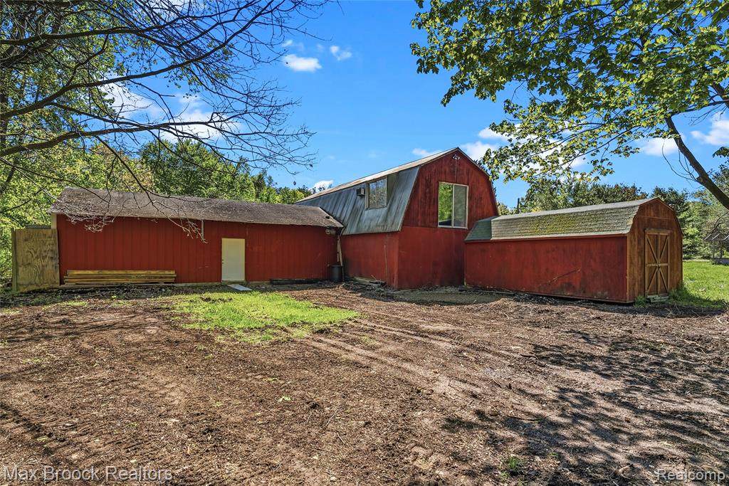 892 W Barnes Lake Road, Columbiaville, MI 48421 — Photo 47