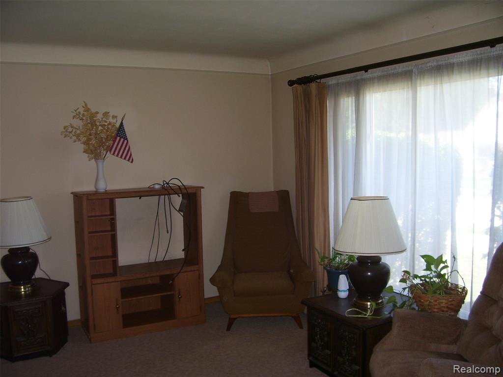 7300 Weingartz, Center Line, MI 48015 — Photo 4