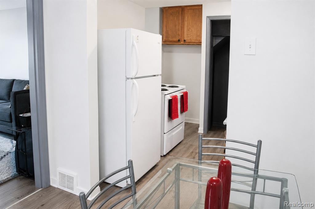9337 Rutland Street, Detroit, MI 48228 — Photo 25