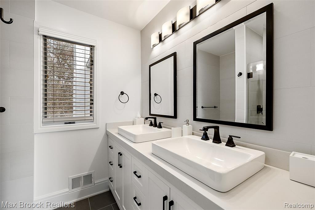 7515 Hiddenbrook Lane, Bloomfield Hills, MI 48301 — Photo 37