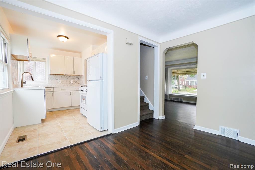 604 KINGSBURY Avenue, Dearborn, MI 48128 — Photo 6