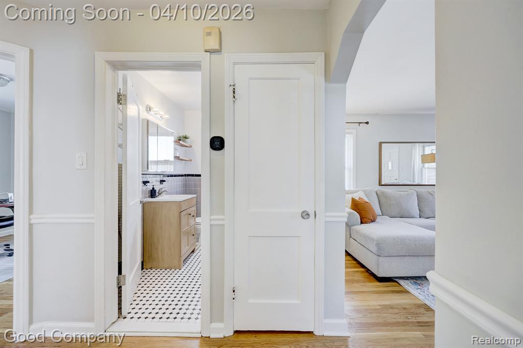 915 N Dorchester Avenue, Royal Oak, MI 48067 — Photo 21