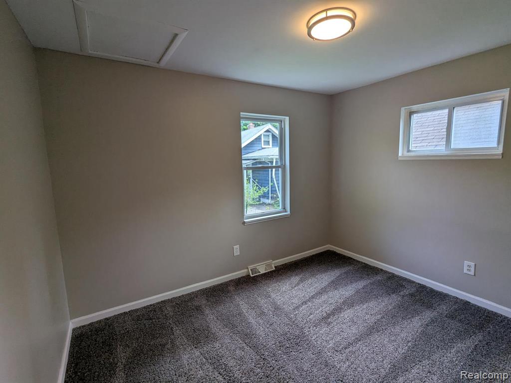 54 E PRINCETON Avenue, Pontiac, MI 48340 — Photo 9