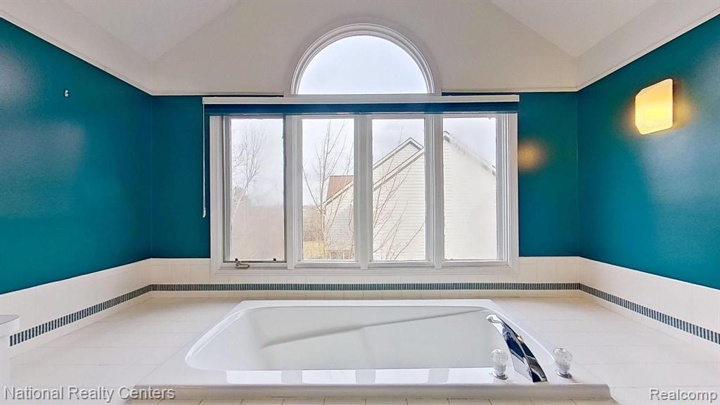 4392 STONEVIEW Drive, West Bloomfield, MI — Photo 57