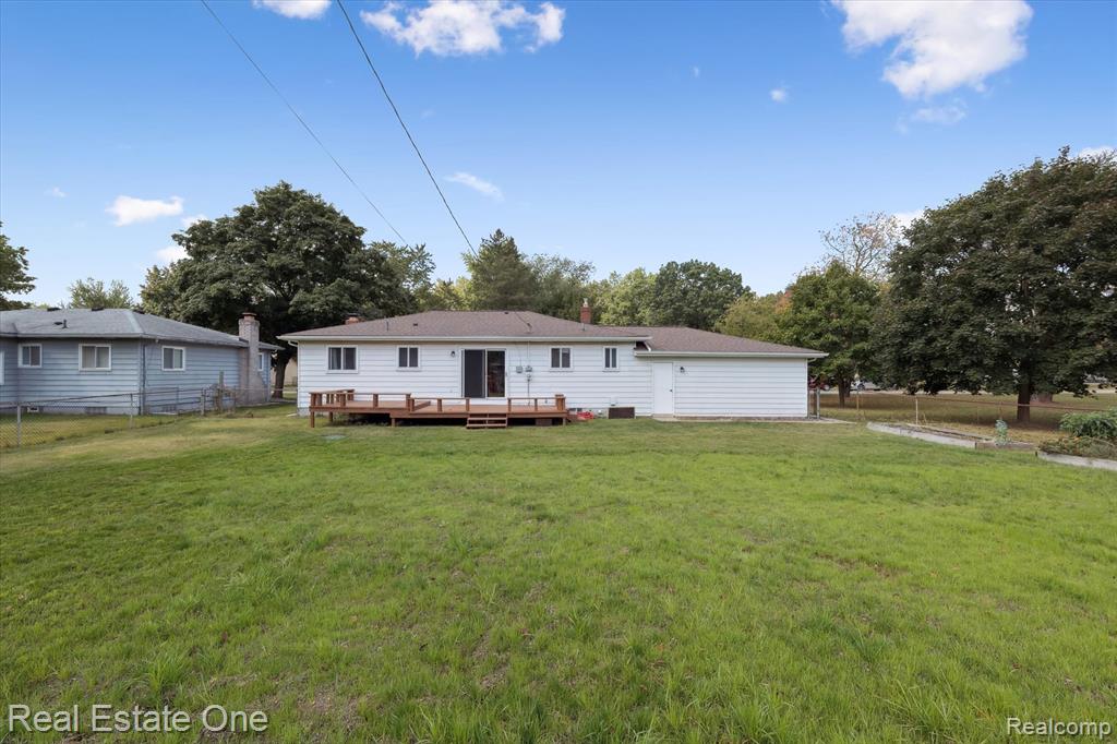 2436 Woodlawn Street, Wolverine Lake, MI 48390 — Photo 36