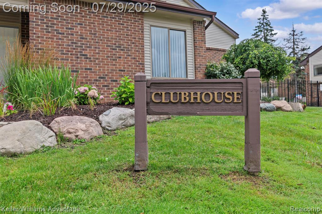 6660 Ridgefield Circle, 104, West Bloomfield, MI — Photo 36