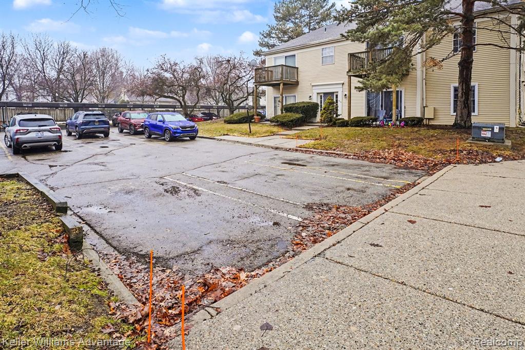 902 Chestnut Hill Drive, E, Auburn Hills, MI 48326 — Photo 17