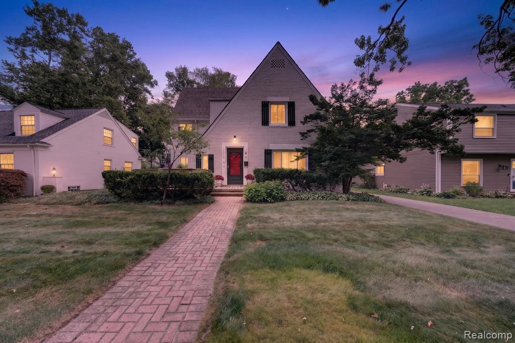 FEATURED LISTINGS