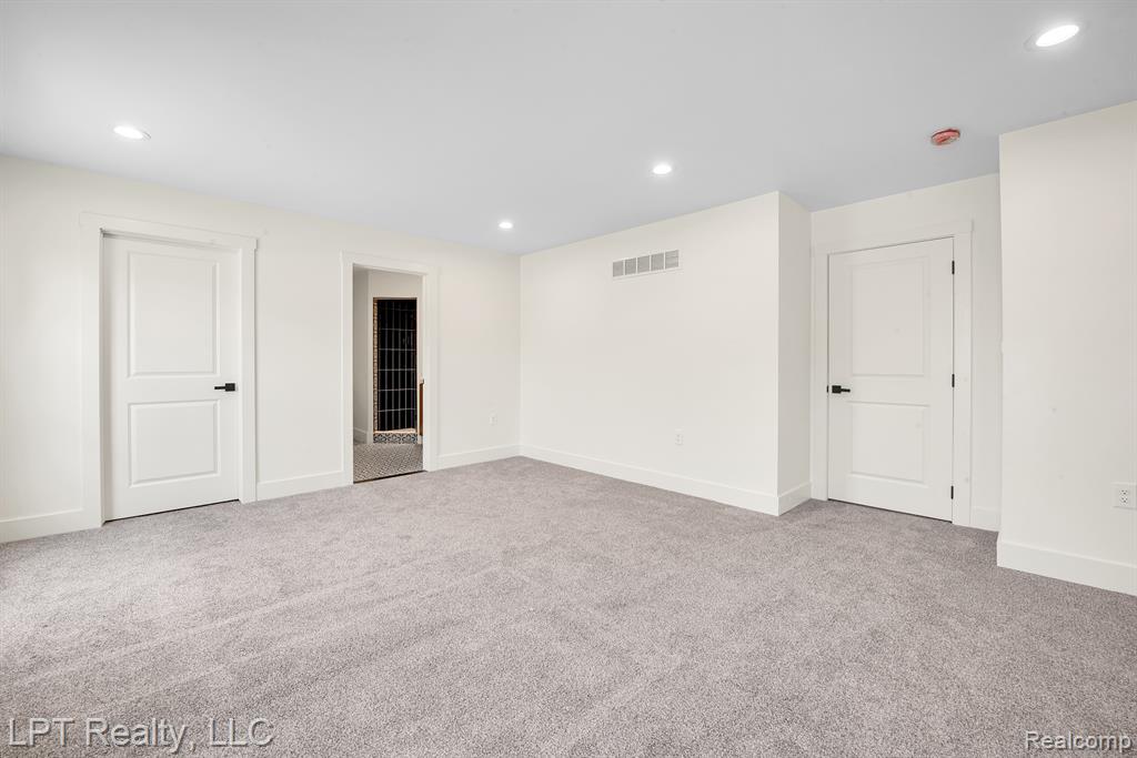 931 E PEARL Avenue N, Hazel Park, MI 48030 — Photo 14