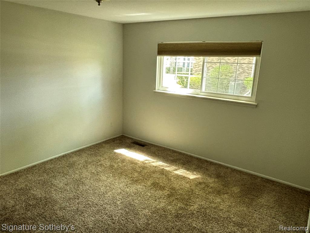 689 E Fox Hills Drive, 65, Bloomfield Hills, MI 48304 — Photo 21