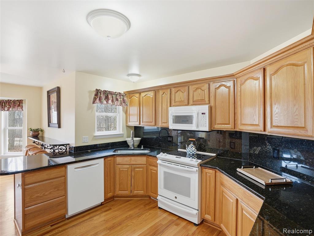 11371 Runyan Lake Road, Fenton, MI 48430 — Photo 10