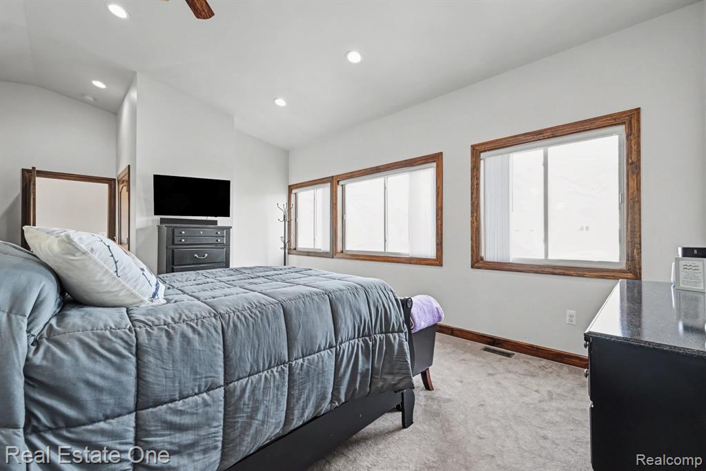 2061 Rosedale Drive, West Bloomfield, MI 48324 — Photo 16