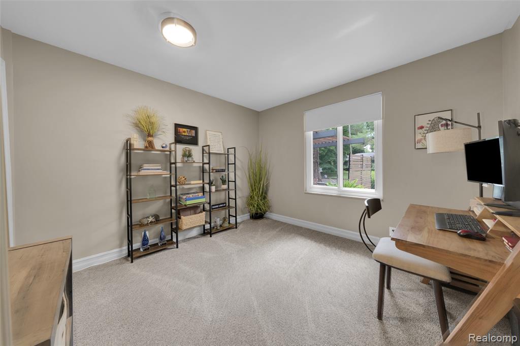 5780 Southward Avenue, Waterford, MI 48329 — Photo 13