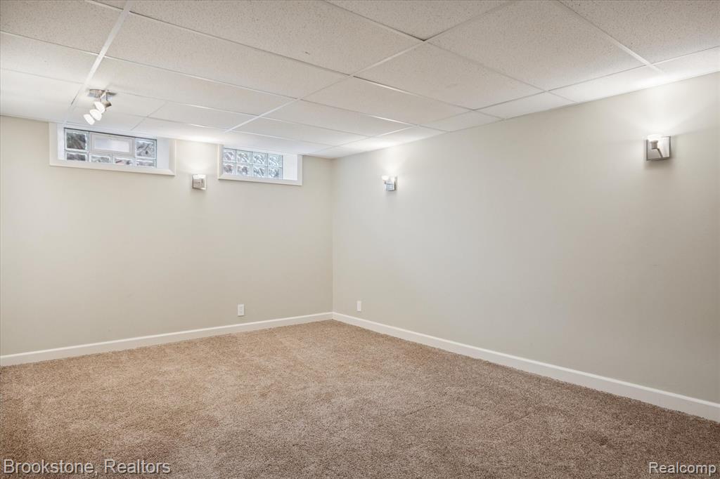 16951 Locherbie Avenue, Beverly Hills, MI 48025 — Photo 32