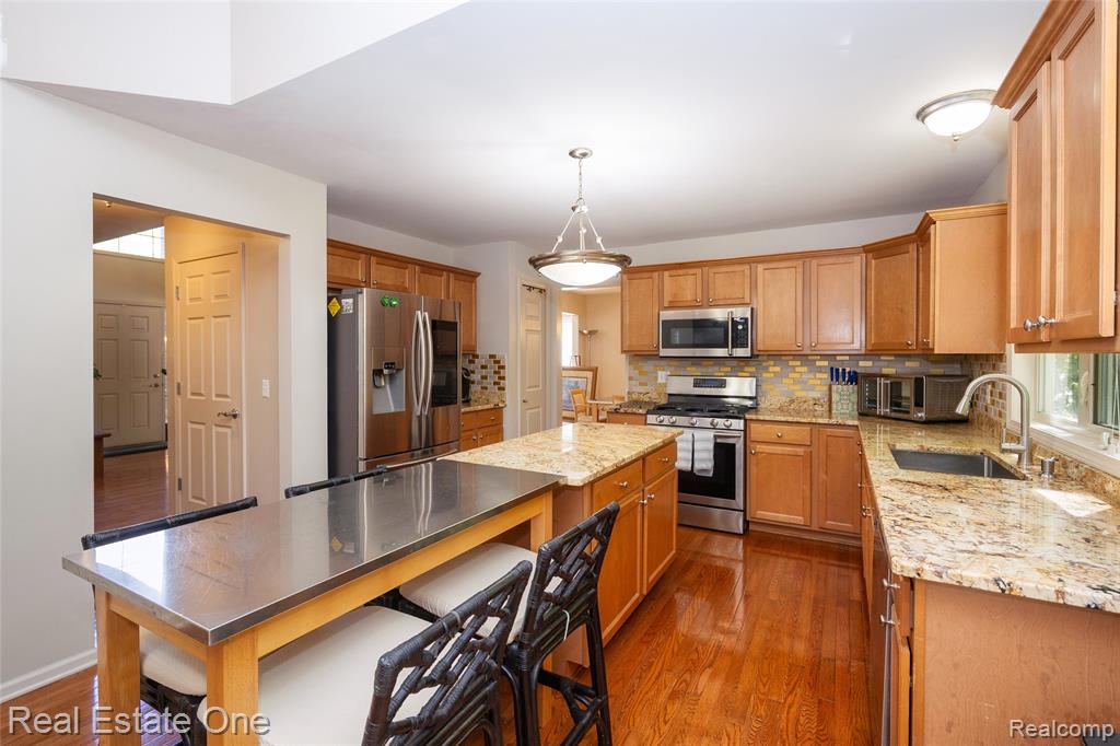 3481 Castlewood Court, Wixom, MI — Photo 29