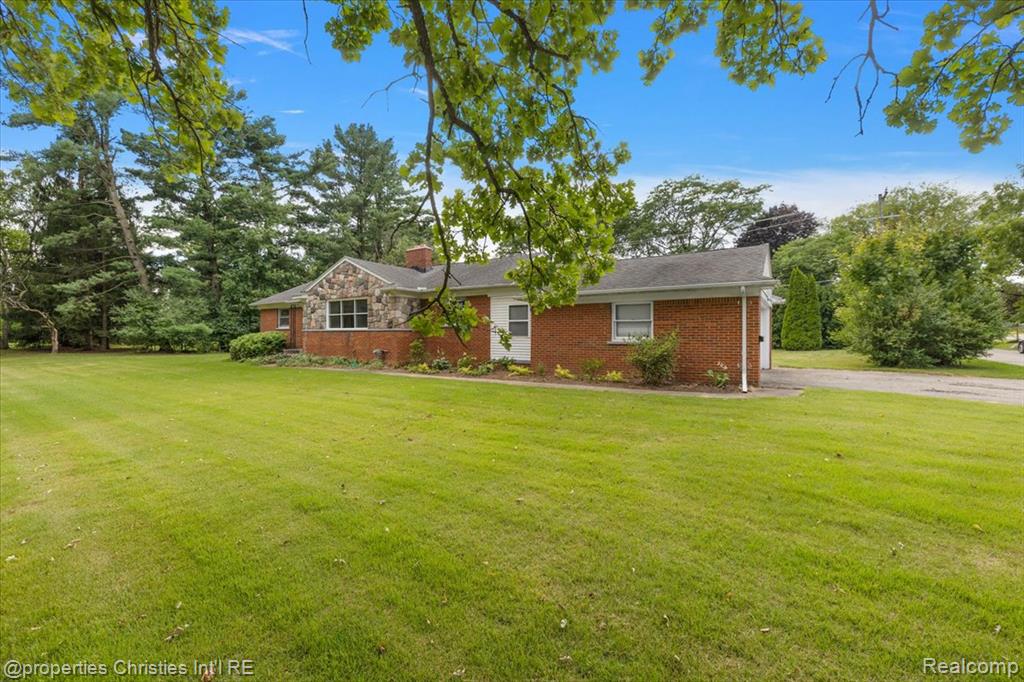 6030 Lahser Road, Bloomfield, MI — Photo 2