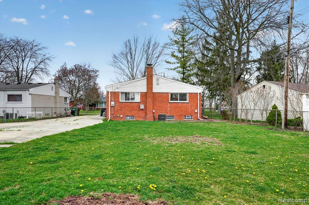 16672 Drake Street, Southgate, MI 48195 — Photo 36