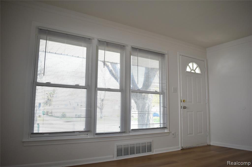 7019 Cardwell Street, Garden City, MI — Photo 5