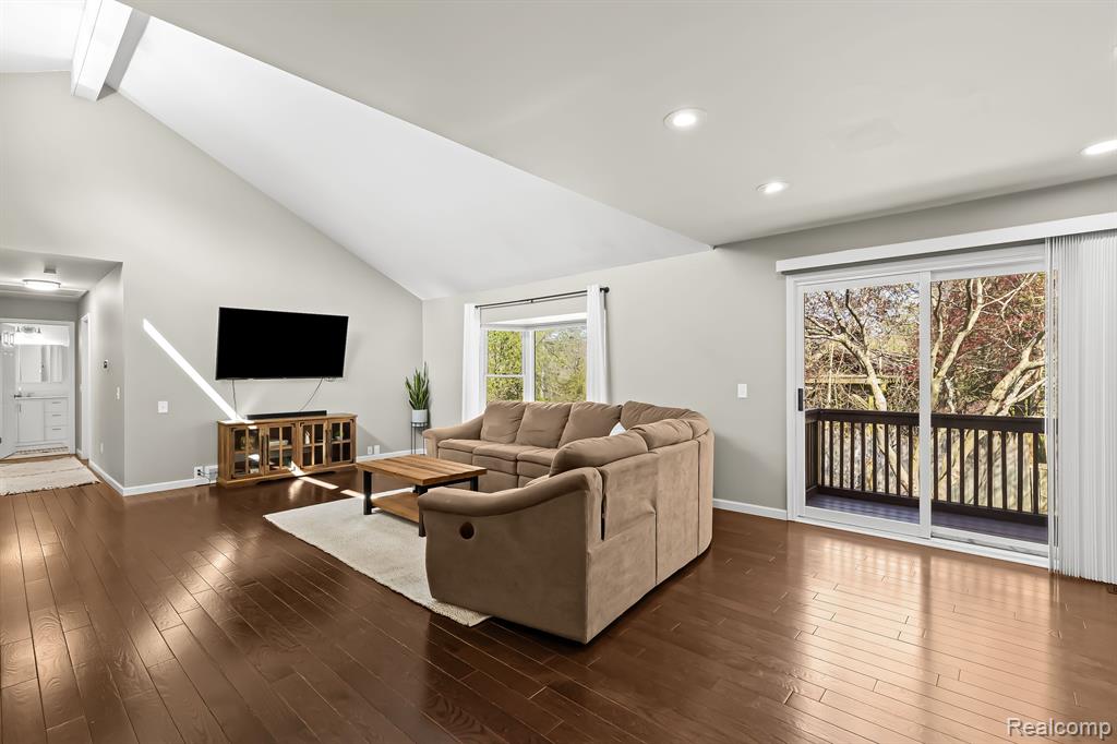 9248 HARTLAND Road, Fenton, MI 48430 — Photo 5