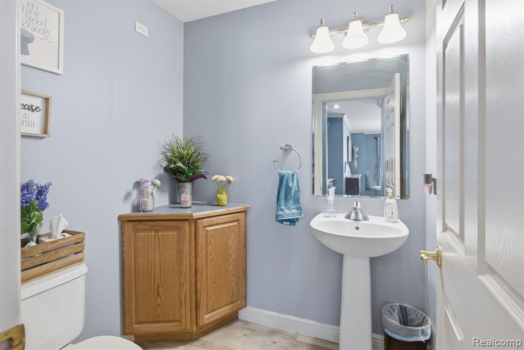 1275 Hendrie, Canton, MI 48187 — Photo 24