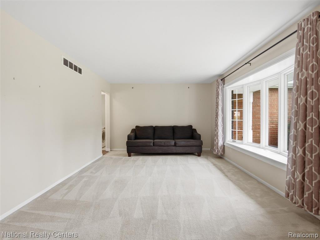 6858 Wellesley Terrace, Clarkston, MI — Photo 15