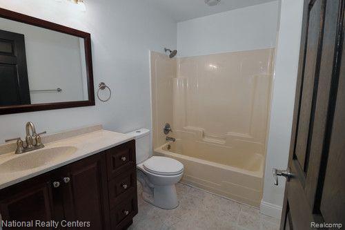 8819 LAGOON Drive, Brighton, MI 48116 — Photo 23