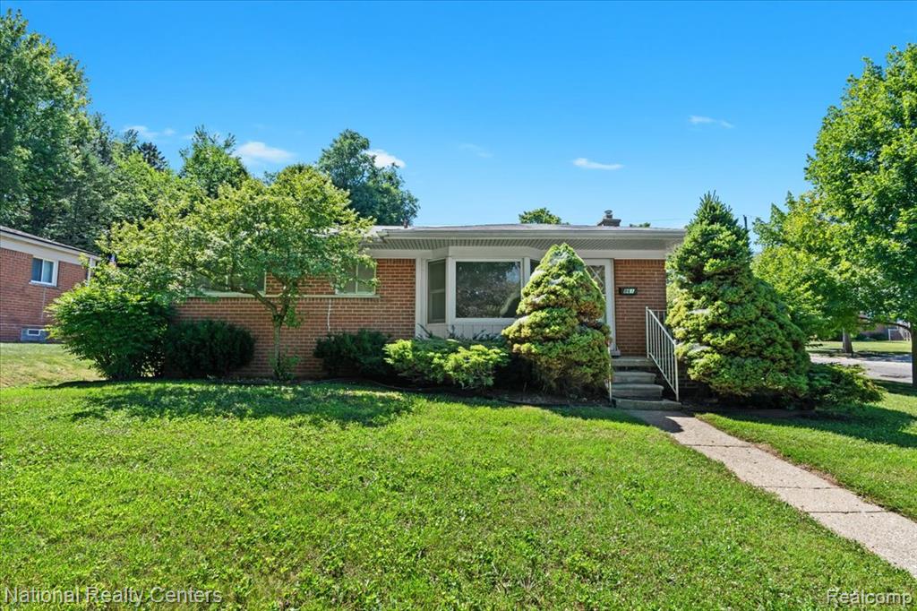 861 Squire Lane, Milford, MI 48381 — Photo 2