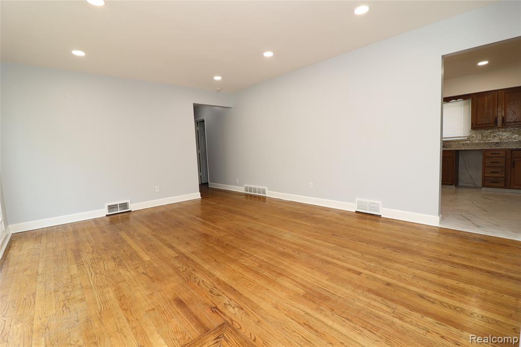 8555 Berwyn, Dearborn Heights, MI 48127 — Photo 40