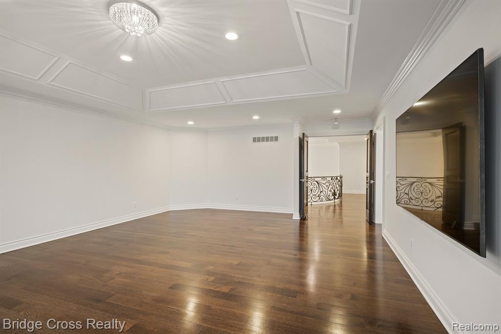 5820 LAKEVIEW Avenue, Orchard Lake Village, MI 48323 — Photo 40
