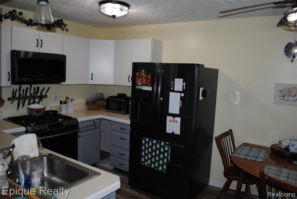 711 Georgia Avenue, Marysville, MI 48040 — Photo 12