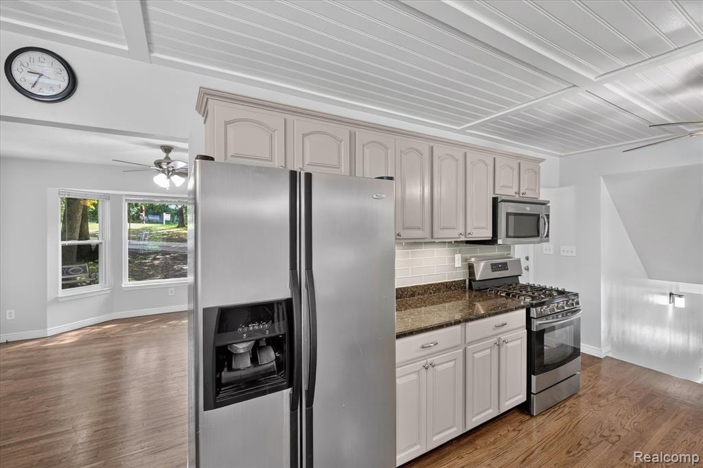 423 Sunset, White Lake, MI 48383 — Photo 15
