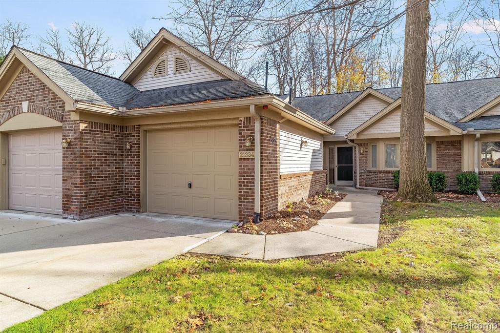 21334 MULBERRY Court, 50, Farmington Hills, MI 48336 — Photo 2