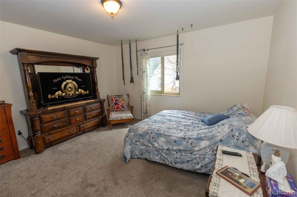 5685 S Aylesbury Drive, Waterford, MI 48327 — Photo 21