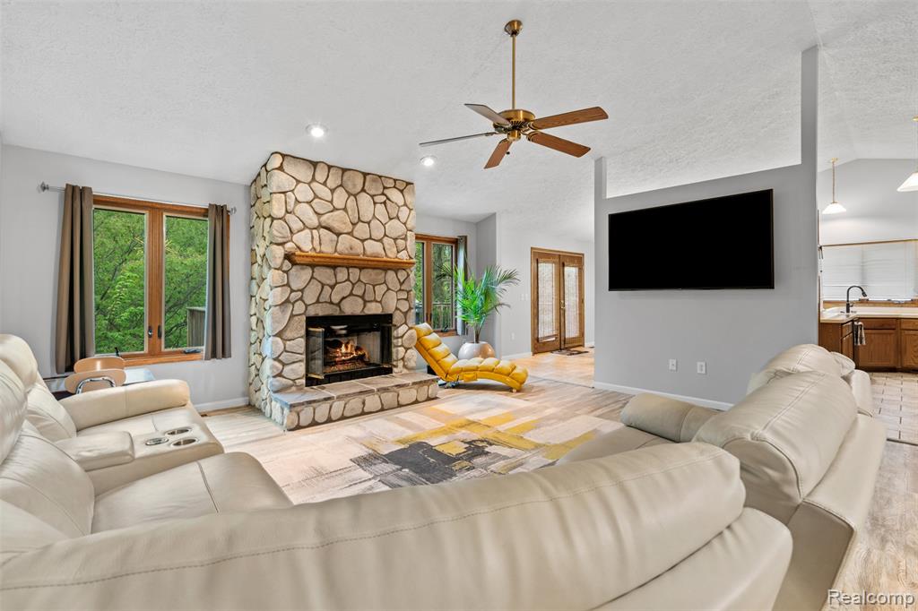 815 Esther Drive, Lake Orion, MI 48362 — Photo 6