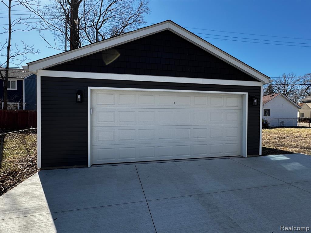 520 E EVELYN Avenue, Hazel Park, MI 48030 — Photo 43