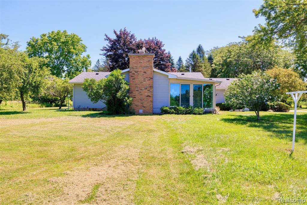 595 N Cedar Road, Fowlerville, MI 48836 — Photo 47