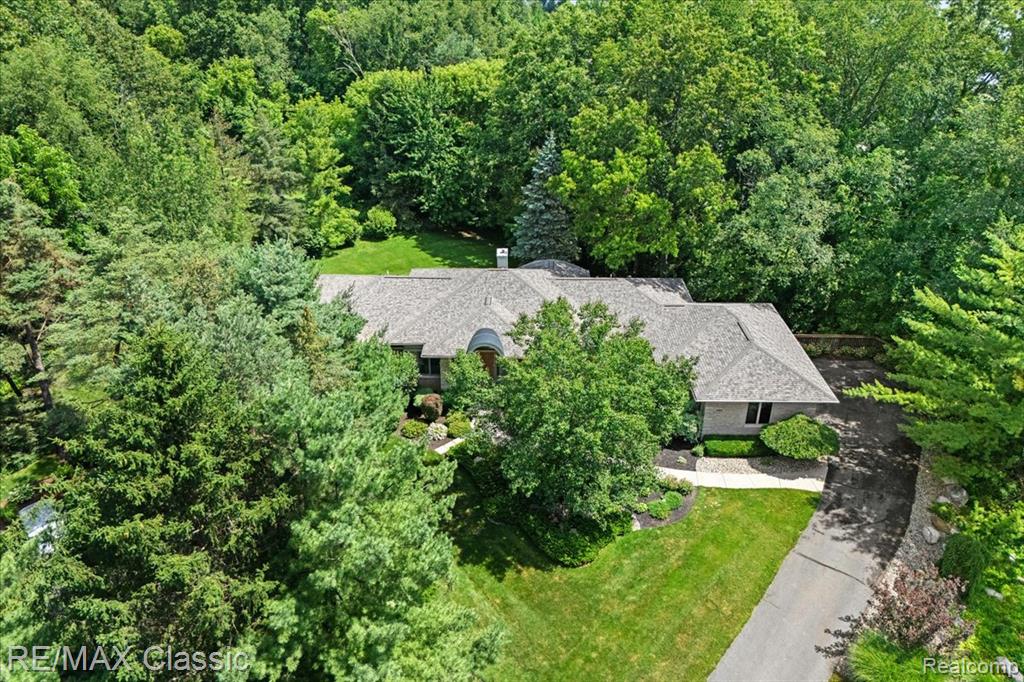 4160 Rolling Pines Court, Commerce Twp, MI 48382 — Photo 46