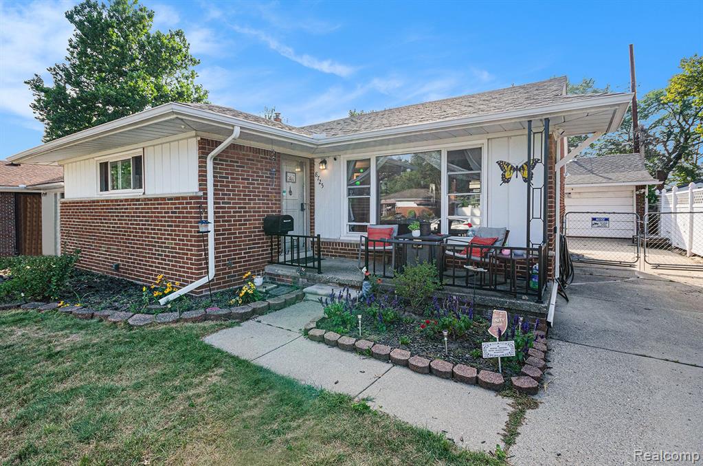 8725 LOCHDALE Street, Dearborn Heights, MI 48127 — Photo 5