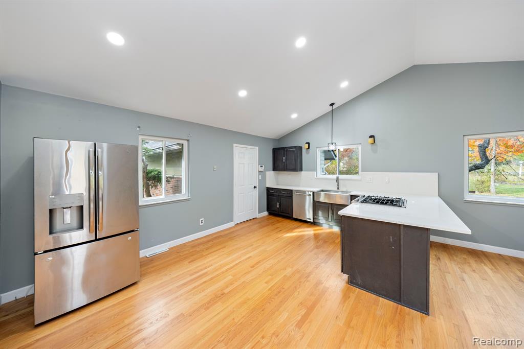 5731 FARMINGTON Road, West Bloomfield, MI — Photo 13