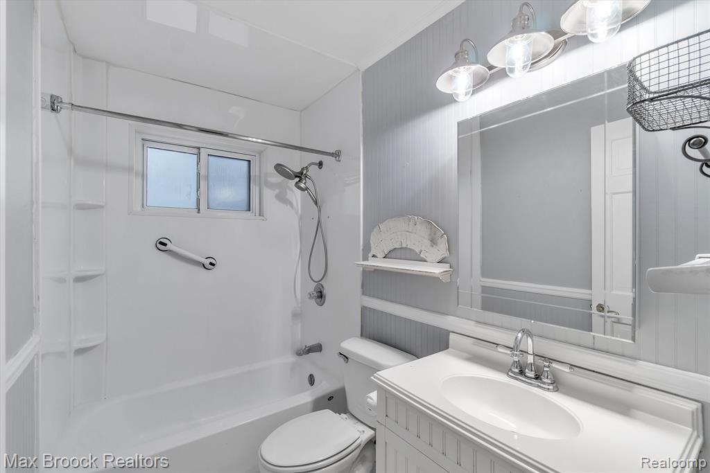 978 PANORAMA Drive, Milford, MI 48381 — Photo 20