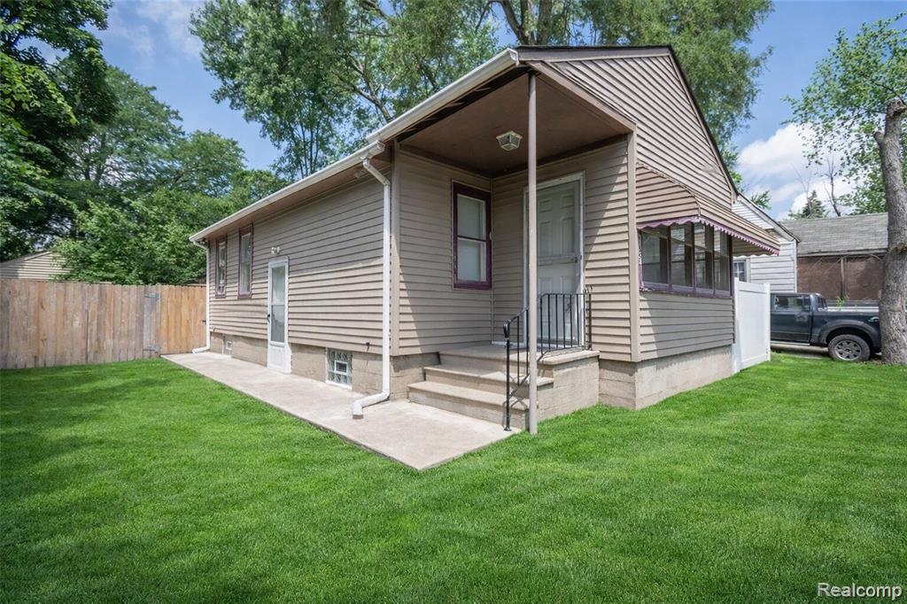 785 Kenilworth Avenue, Pontiac, MI 48340 — front exterior