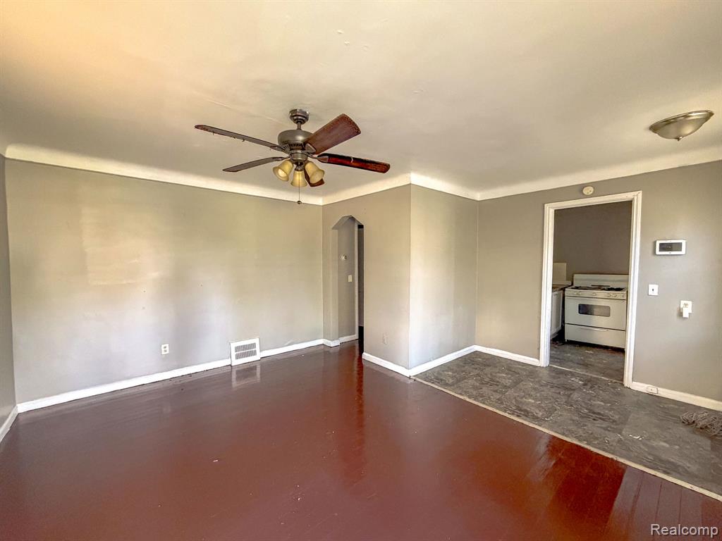 19455 McCormick Street - Photo 4