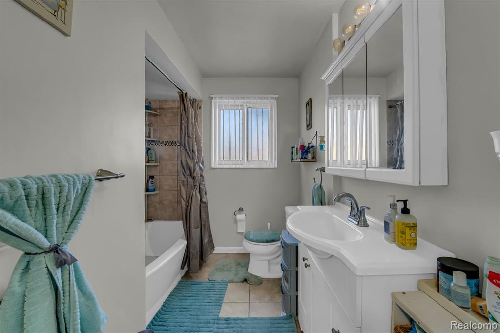 24880 Warrington Avenue, Eastpointe, MI 48021 — Photo 15