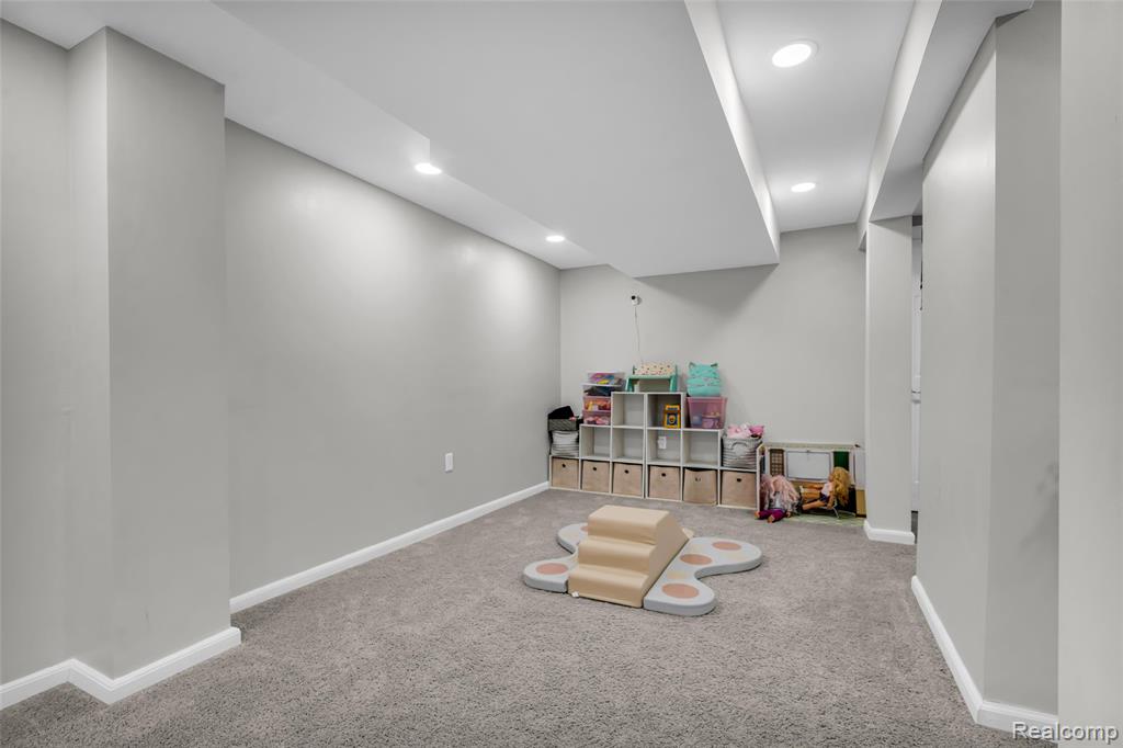 648 Lansdowne Drive, Westland, MI — Photo 27